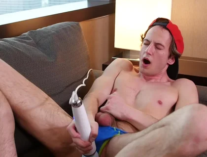 Pulsating Passion From A Toys Touch - Tristan Hunter And Luke C Taylor