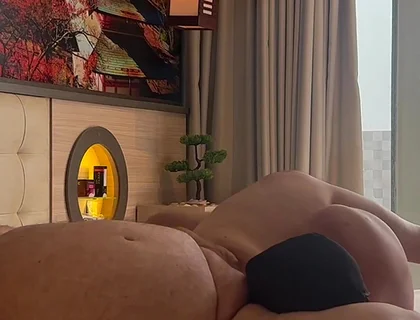 Big Stepdaddy: Scissor Legs with Blowjob