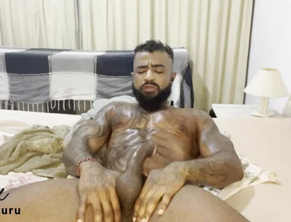 A Solo Made for Those Who Like to Observe, Feel and Get Involved From Beginning to End