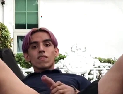 I found a blind spot in the parket sooo I decided to jerk off and feel the adrenaline that comes with doing hot stuff in public