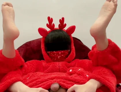Merry Christmas, Butt Squirting Water