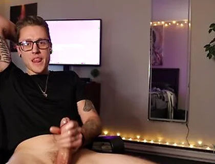 Nerd White Boy Cums On Face