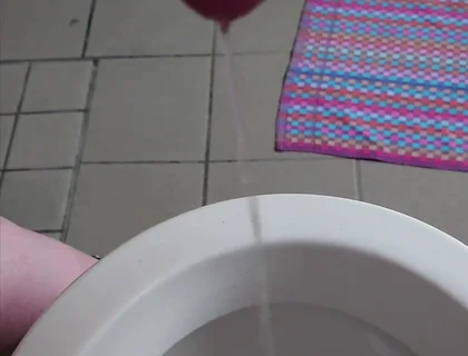 Nylonjunge Pisses on the Morning of New Year