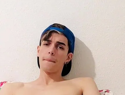 Freeballing Boy Squirts Big