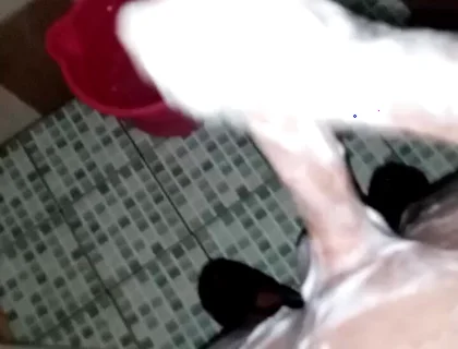 Handsome Guy Gets His Whole Body in a Scarf and Sends the Video to His Sugar Mamy