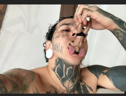 The Little Human Enjoys Being on the Giant's Cock and Is Then Devoured.