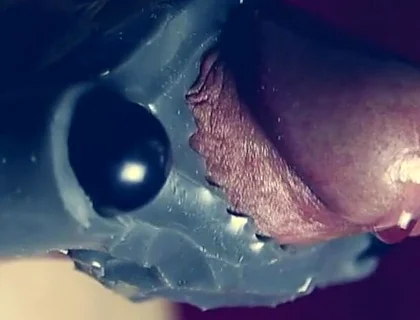 This Vibrator Is Too Weak for Me to Cum.