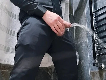 Amateur Elegant Cumshot (italian) Moaning and Intense Handjob with Strong Orgasm - Sexy and a Huge Cock