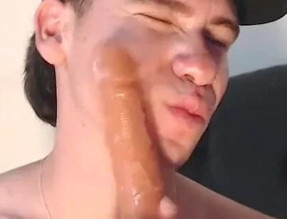 Fucking Me with a 20 Cm Dildo and Then I Put It in My Mouth