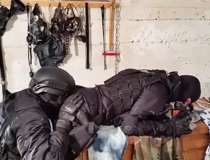 3 german swat cops cuming