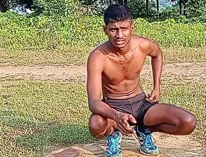 Six Pack Banao or Apna Land Vi Majbut Karo Six Hai Too Land Majbut Hai