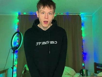 Look at How Much Cum This Hungry Twink Can Spray