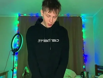 Look at How Much Cum This Hungry Twink Can Spray