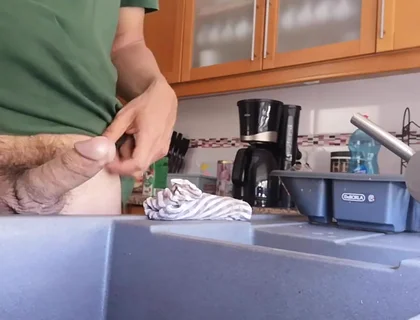 Guy Loves to Cum in His Kitchen Sink