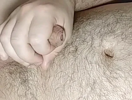 I'm Masturbaating in Bed and Cum to My Belly