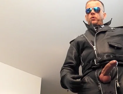 Leatherman6 Cumshotsxl & Piss (rear Window)