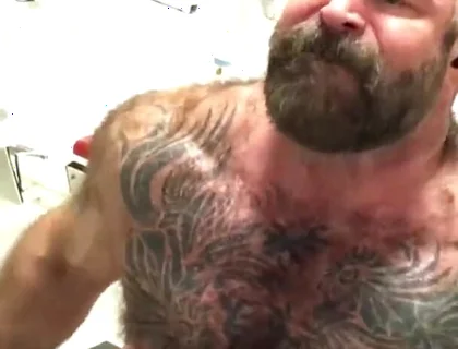 Pumped up Muscle Daddy