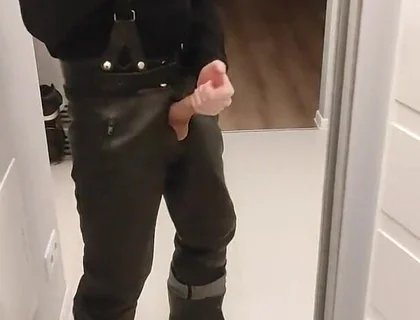 Gay Army Men Fuck. I'm in Rubber Boots and Leather Pants