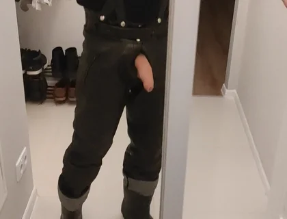 Gay Army Men Fuck. I'm in Rubber Boots and Leather Pants