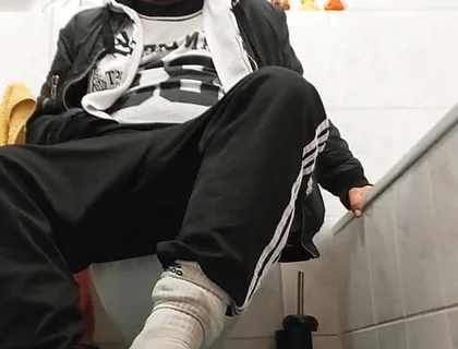 After the Cinema in Wc. Dirtyjunkbro and Socks