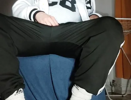 The Dregsau Dj-bro Pisses in His Pants.