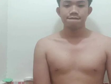 Horny Filipino Is Horny and Lets It Out