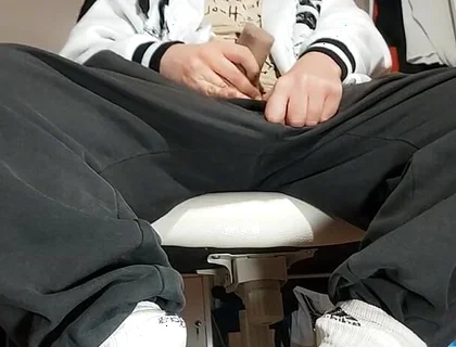 Dirtyjunkbro Uses an Artificial Pussy and Cumrein.