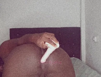 Twerking and Anal Masturbation