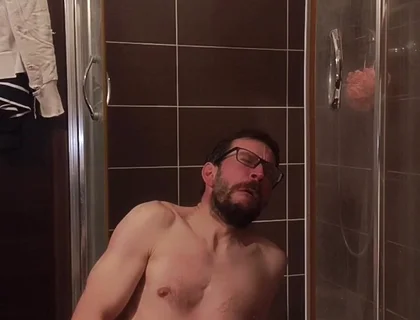 Jerking off a Cock in the Shower