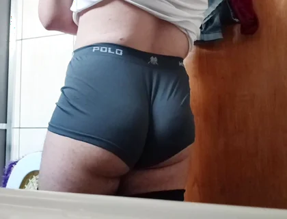 I Love to Show My Big Ass in the Bathroom