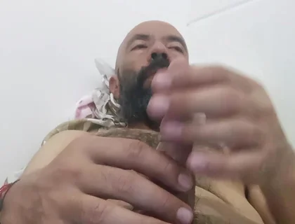 Solitary Caricia Ends in Pussy Cum Flood