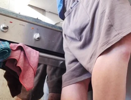 Husband Jerk off to Sink He Is Fast Becasue Wife Can Catch.