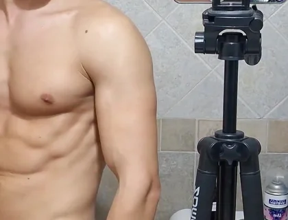 Flexing My Muscles and Cumming!