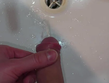 Pissing to the Bathroom Sink - POV