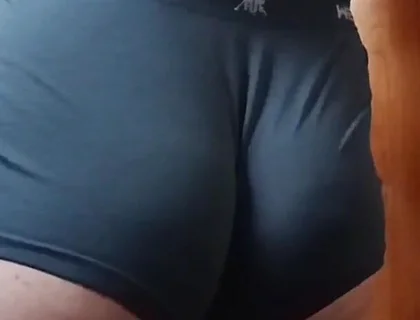 I Love to Show My Big Ass in the Bathroom