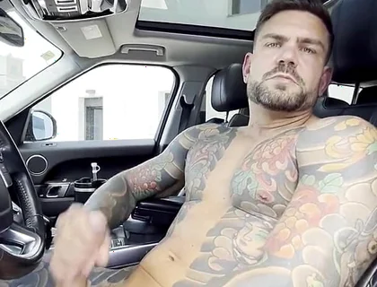 Guy Masturbates in the Car