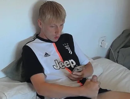 [face Reveal] Soccer Bro Jerks off in Bed