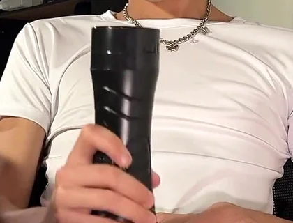 The Boss Is Outraged When He Catches the Employee Masturbating During Work Hours and Wasting Milk