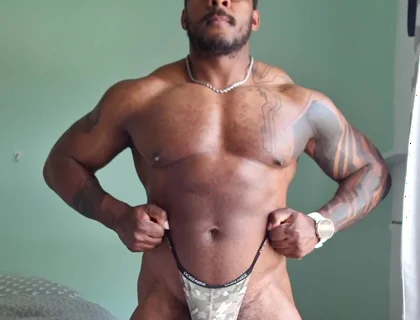 Raw Clip Posing in a Thong You Like What You See