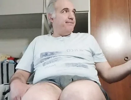 Porn Show Online with Handjob and Piss in the Bottle