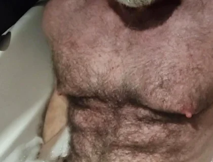 Hairy Muscle Bear Jerk off in Tub