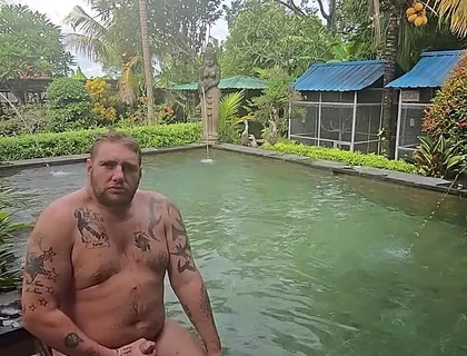 Jimbob Wanking in Pool