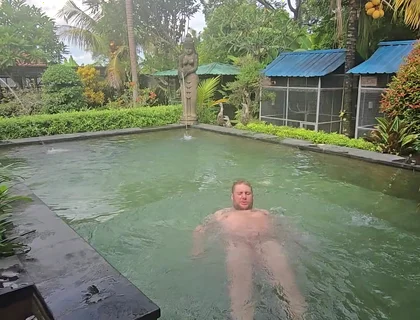 Jimbob Wanking in Pool