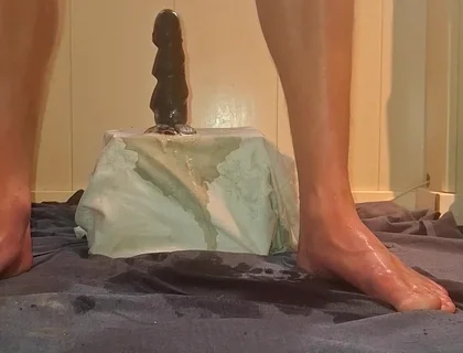 Can't Handle the Dildo and Has Pissing Orgasms