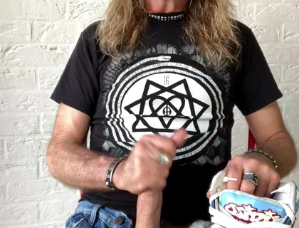 Longhairdude Wanks and Cums with Osiris Trainers, Torn Jeans, Tshirt