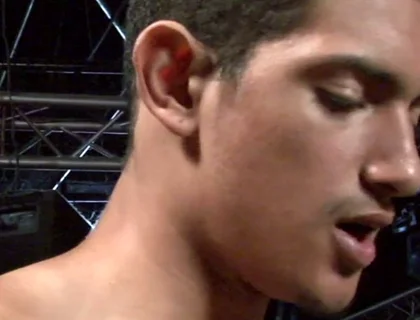 Bukkake Amateur with Gay Twinks Sucking All His Friends to the Cum
