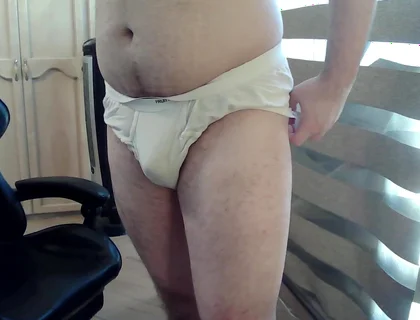 Muscular Camboy Works Out His Upper Body