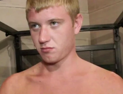 Bukkake Amateur with Gay Twinks Sucking All His Friends to the Cum