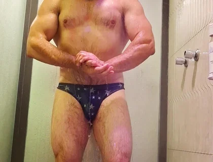 Victory Shower - POV with Gouine Wrestlin