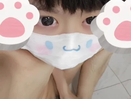 Cute Man Masked Masturbating and Ejaculating on His Own Foot
